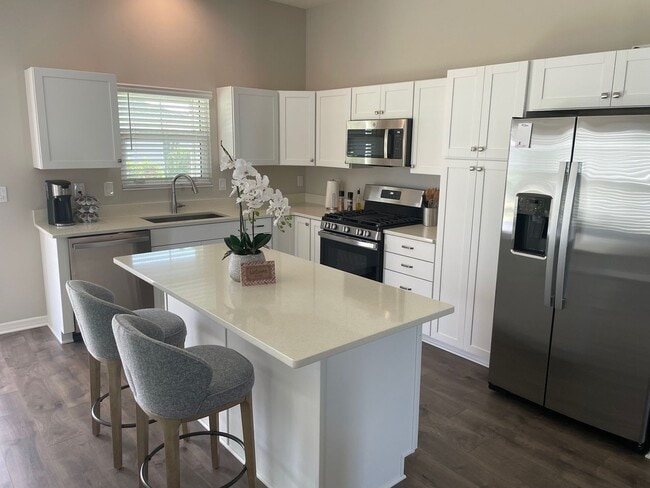 Building Photo - 1750 Debellis Ln