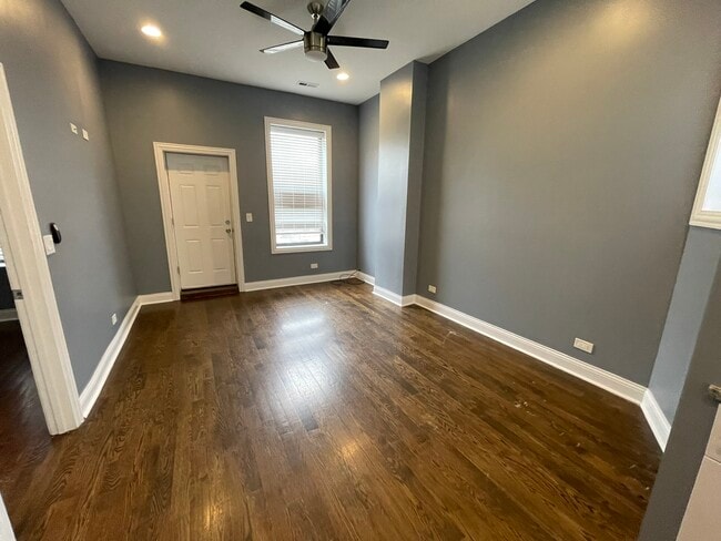 Foto del edificio - 4810 S Indiana Ave