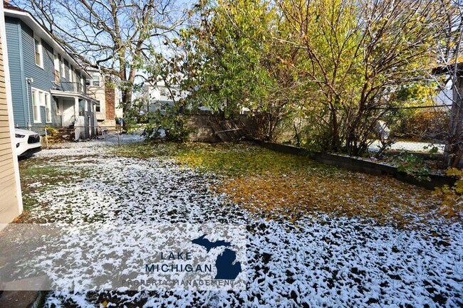 Foto del edificio - 848 Kalamazoo Ave SE
