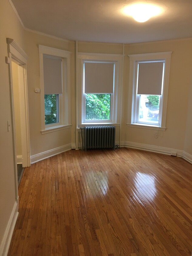 Primary Photo - 1109 Boylston St