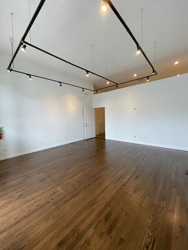 Building Photo - 1451 N Ashland Ave