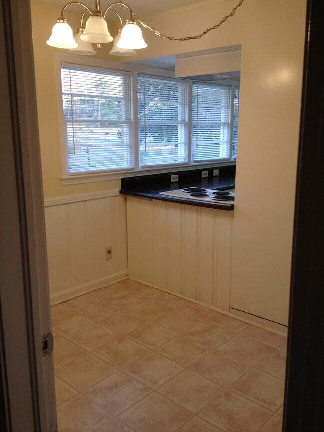 Building Photo - 6240 Ferry Dr