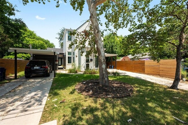 Building Photo - 2708 La Mesa Dr