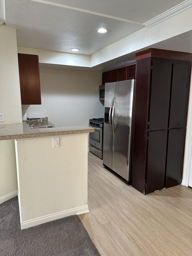 Kitchen - 5540 Owensmouth Ave