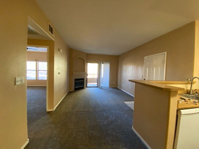 Building Photo - 1 BED/1 BATH SECOND FLOOR CONDO OVERLOOKIN...