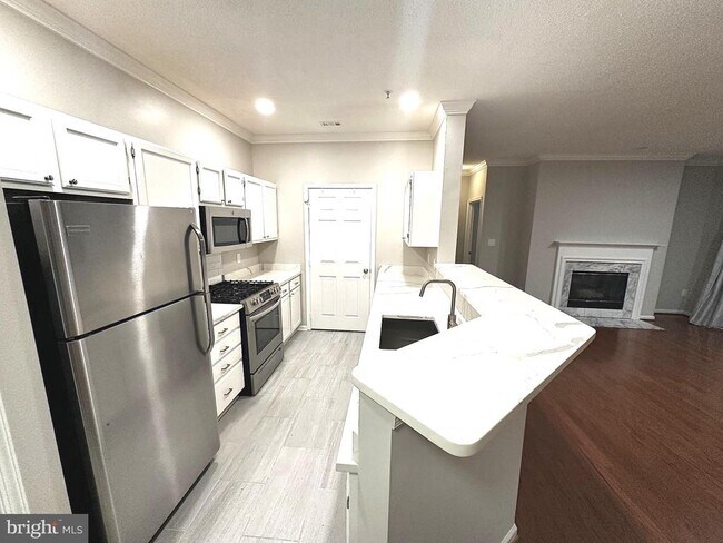 Foto del edificio - 1701 Lake Shore Crest Dr