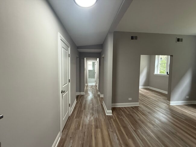 Foto del edificio - 7350 N Damen Ave