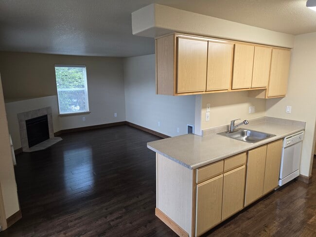 312 Living Room - #430 FULLER COMMONS