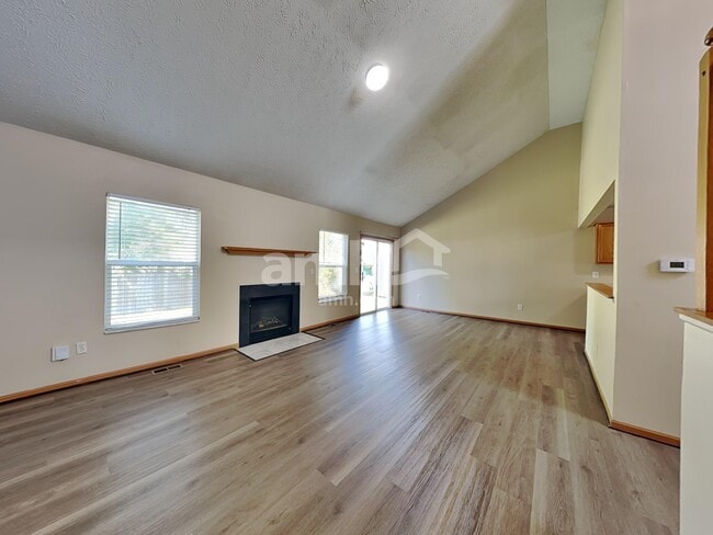 Building Photo - 3939 Eastrise Dr