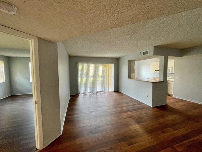 Foto del edificio - 9615 NW 1st Ct