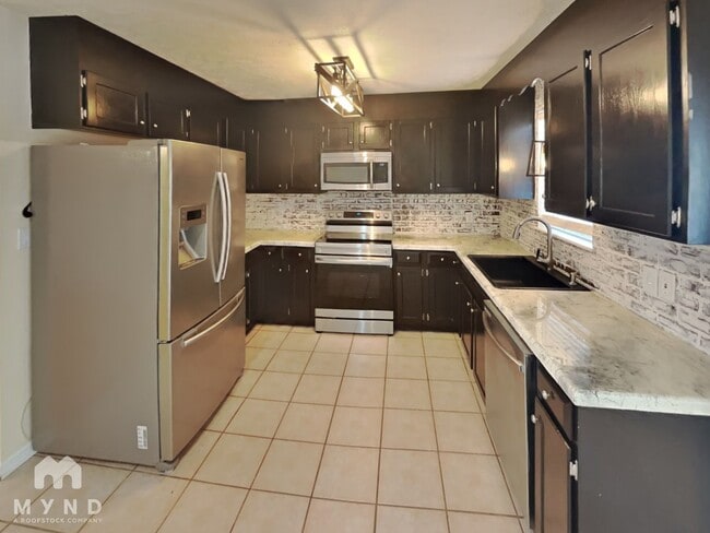 Building Photo - 110 Hyde Ln