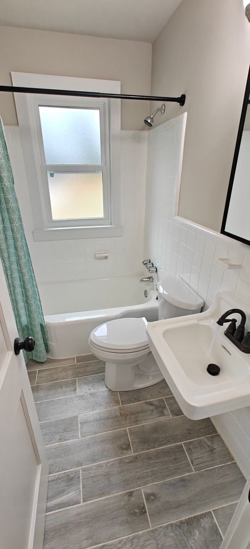 Photo - Renovated 4 bedroom cape with large fence yard House