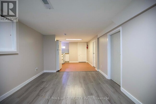 Building Photo - 32 Beatrice St