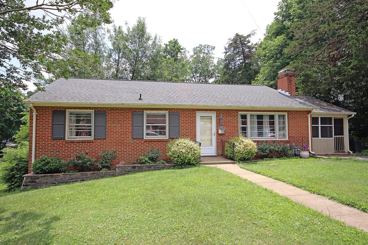 Primary Photo - Locust Grove Home With Fenced Yard
