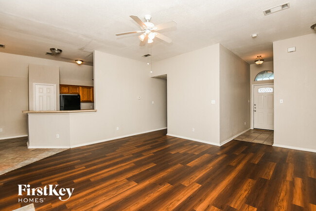Foto del edificio - 5729 Richardson St