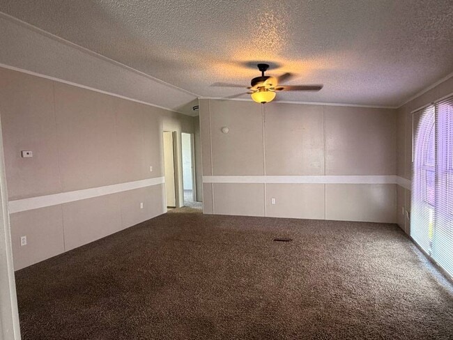 Building Photo - 2112 Colonial Dr