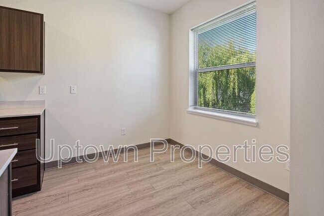 Building Photo - 2655 NE 205th Ave
