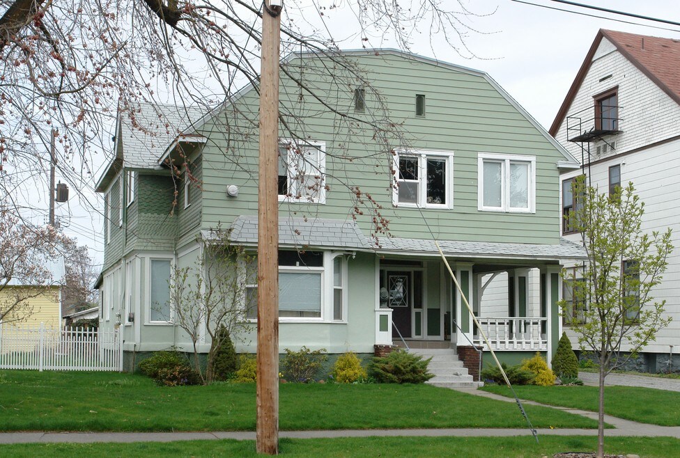 Primary Photo - Lewis Apartments