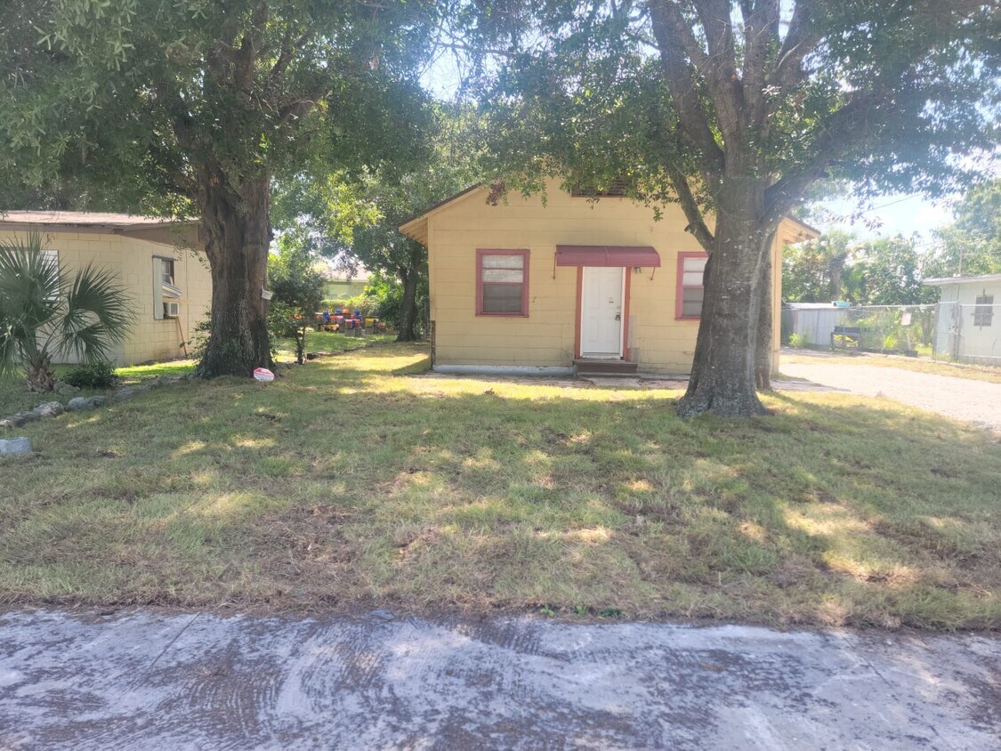 Front - 1703 N 15th St