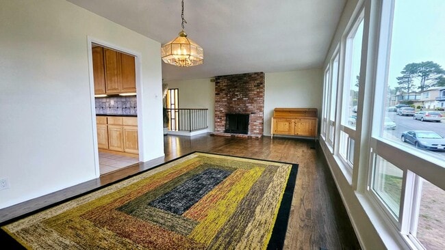 Building Photo - 651 Parkview Cir