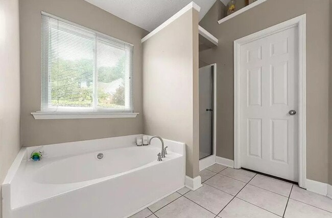 Building Photo - 1324 Pinebreeze Way