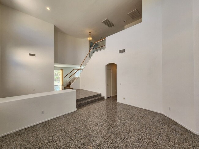 Foto del edificio - Stunning Five Bedroom home in Shadow Hills.