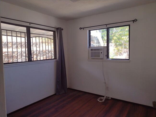 Building Photo - 2 bedroom 1 bath with Kaimuki ocean view