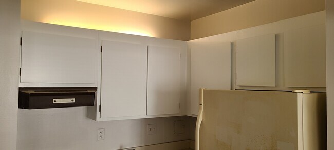 Recessed kitchen lighting - 5500 Friendship Blvd