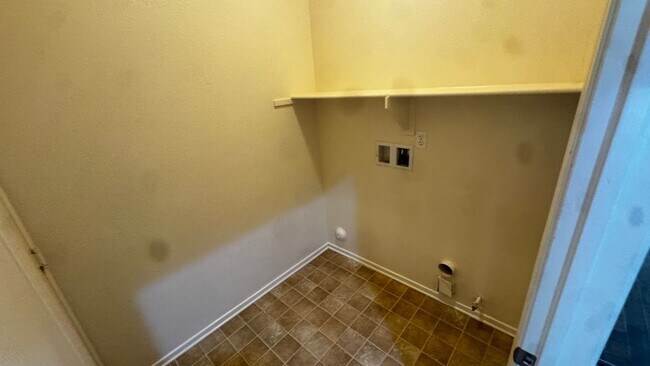 Foto del edificio - 5419 Woodard Ridge Dr