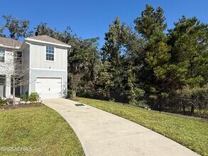 Building Photo - 5885 Creekside Crossing Dr