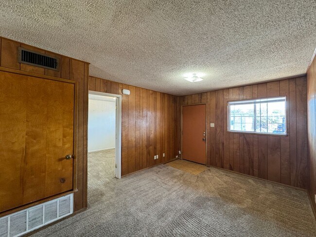 Foto del edificio - 805 W Hallmark Ave