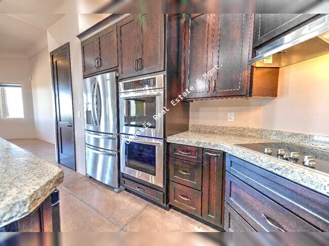 Foto del edificio - "Spacious Tucson Retreat with Granite Eleg...