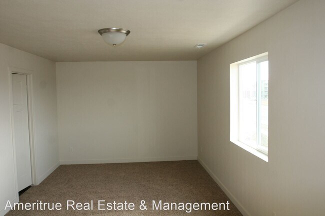 Foto del edificio - 3 br, 2 bath House - 225 N 680 E