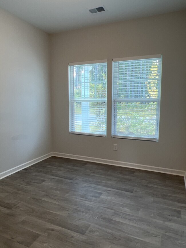 Building Photo - 462 Fox Sparrow Ct FOR RENT!
