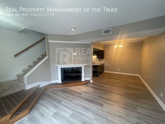 Building Photo - 2 Bedroom, 2 Bath, Downtown Greensboro loc...