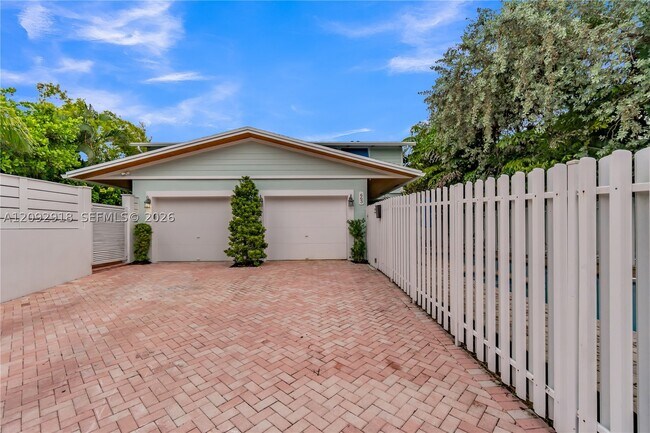 Building Photo - 663 Ponce de Leon Dr