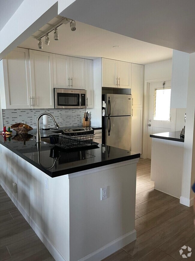 Wyndham PalmAire Apartments for Rent with Hardwood Floors Pompano Beach, FL 1 Rentals