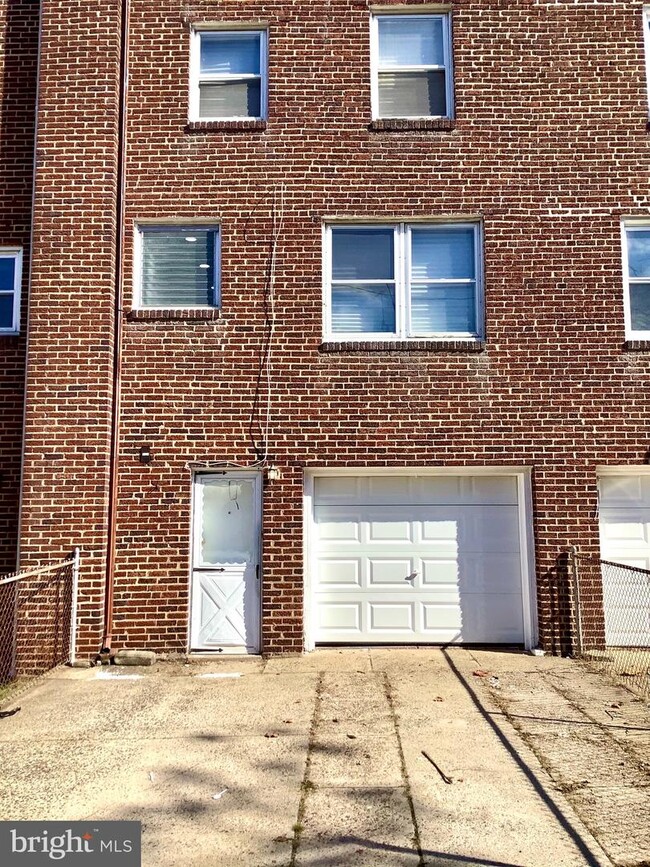 Building Photo - 1921 46th St