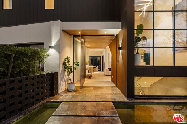 Foto del edificio - 5988 W 76th St