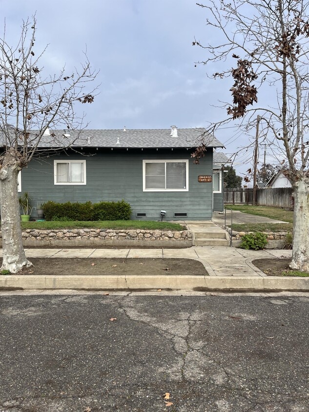 1060 R St, Newman, CA 95360 House Rental in Newman, CA