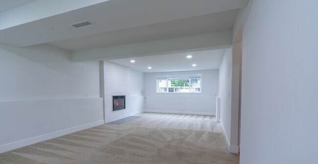 Foto del edificio - 4bed/3bath home in Finn Hill