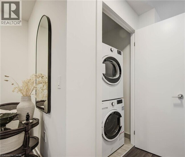 Photo du bâtiment - 15 Wellington St S