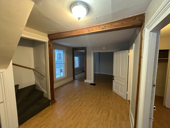 Foto del edificio - 416 Oak St- 4/5 Bedroom Duplex near WMU Ca...