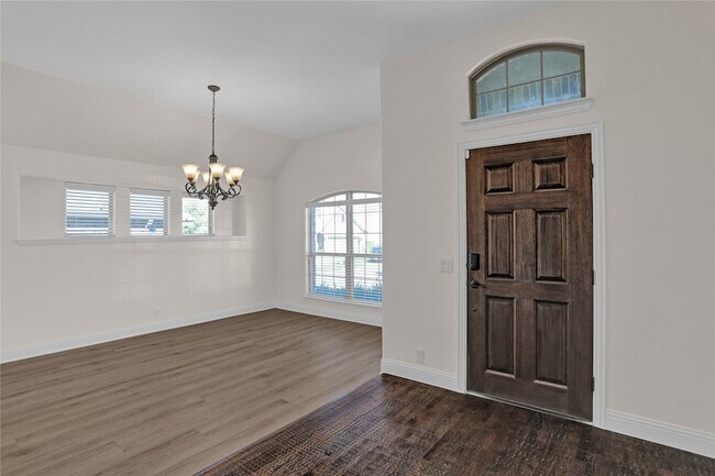 Building Photo - 2105 Burke Dr