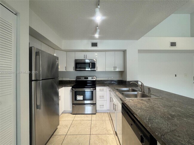 Foto del edificio - 4370 NW 107th Ave