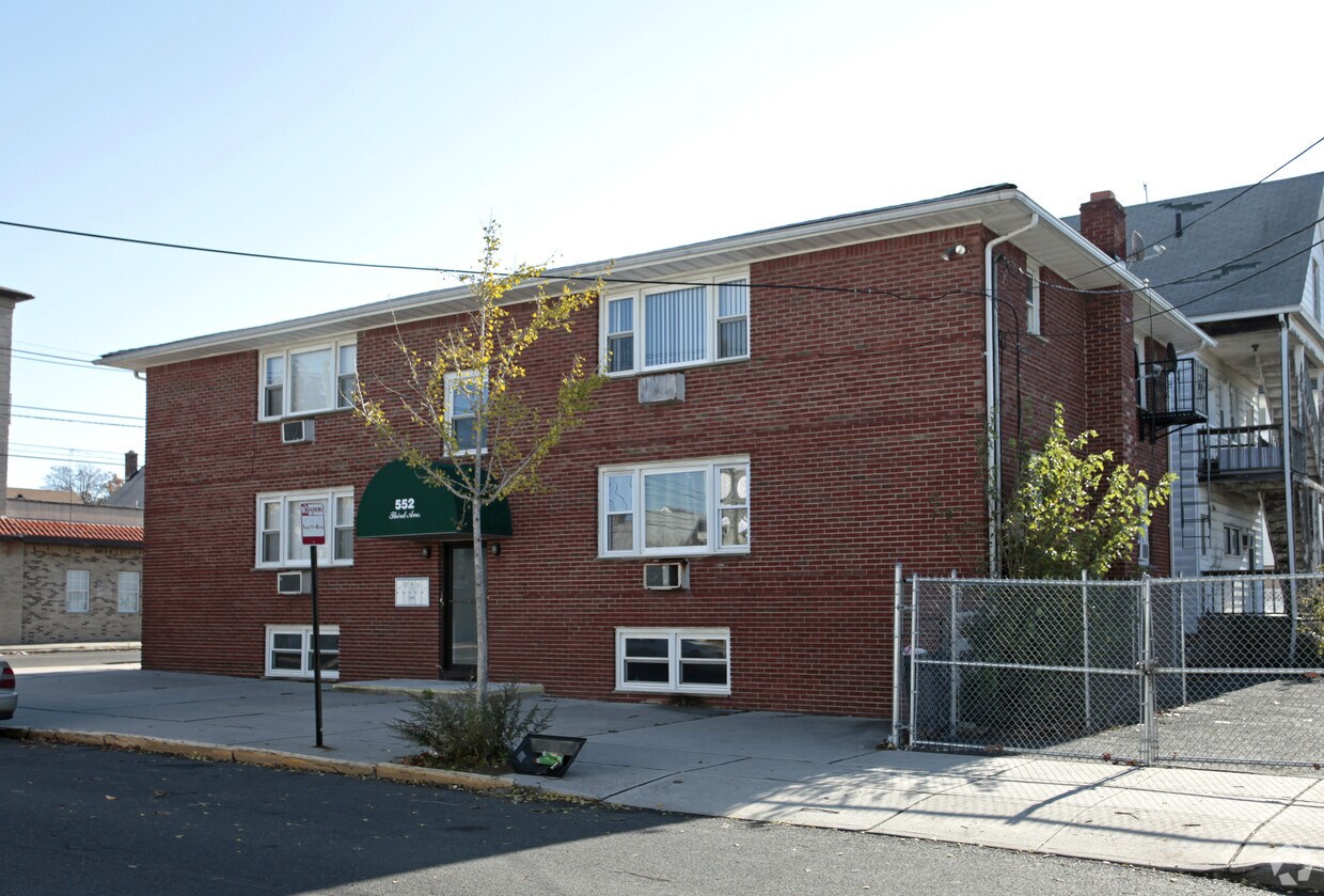 Building Photo - 552 3rd Ave