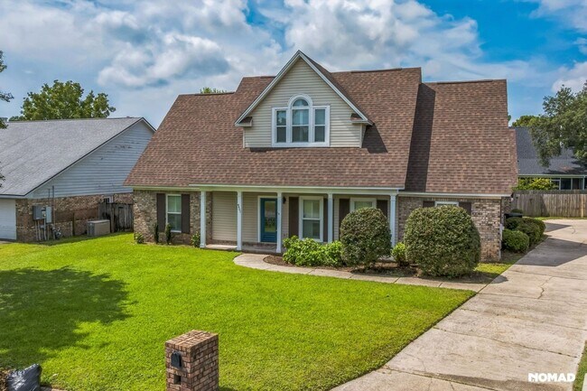 Foto del edificio - Spacious 4BR House in Pensacola; Pool
