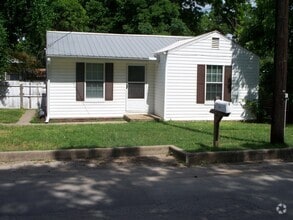 Building Photo - 208 Bryan St