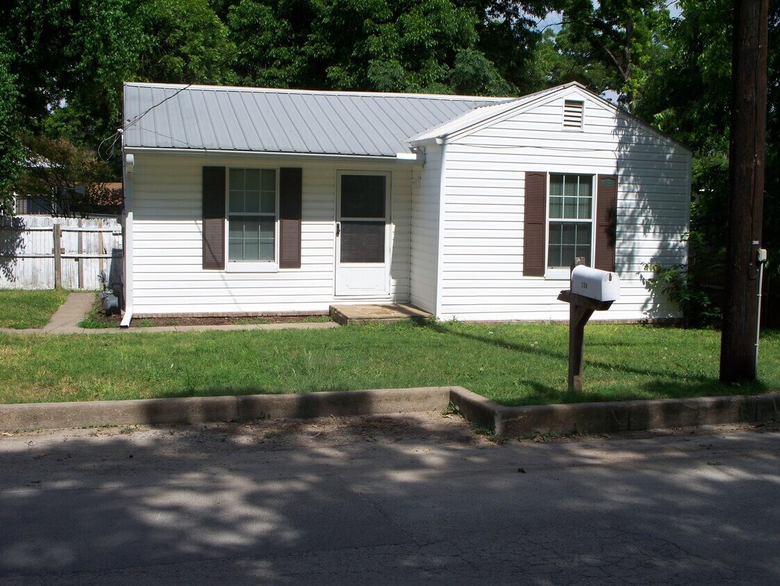 Foto principal - 208 Bryan St