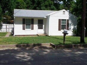 Building Photo - 208 Bryan St